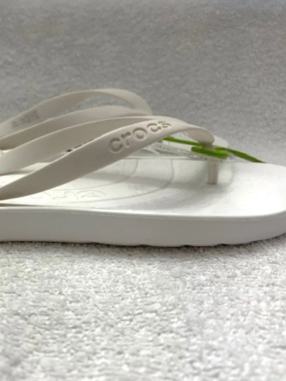 Crocs white 'flip flops' NWT Men's Size 10